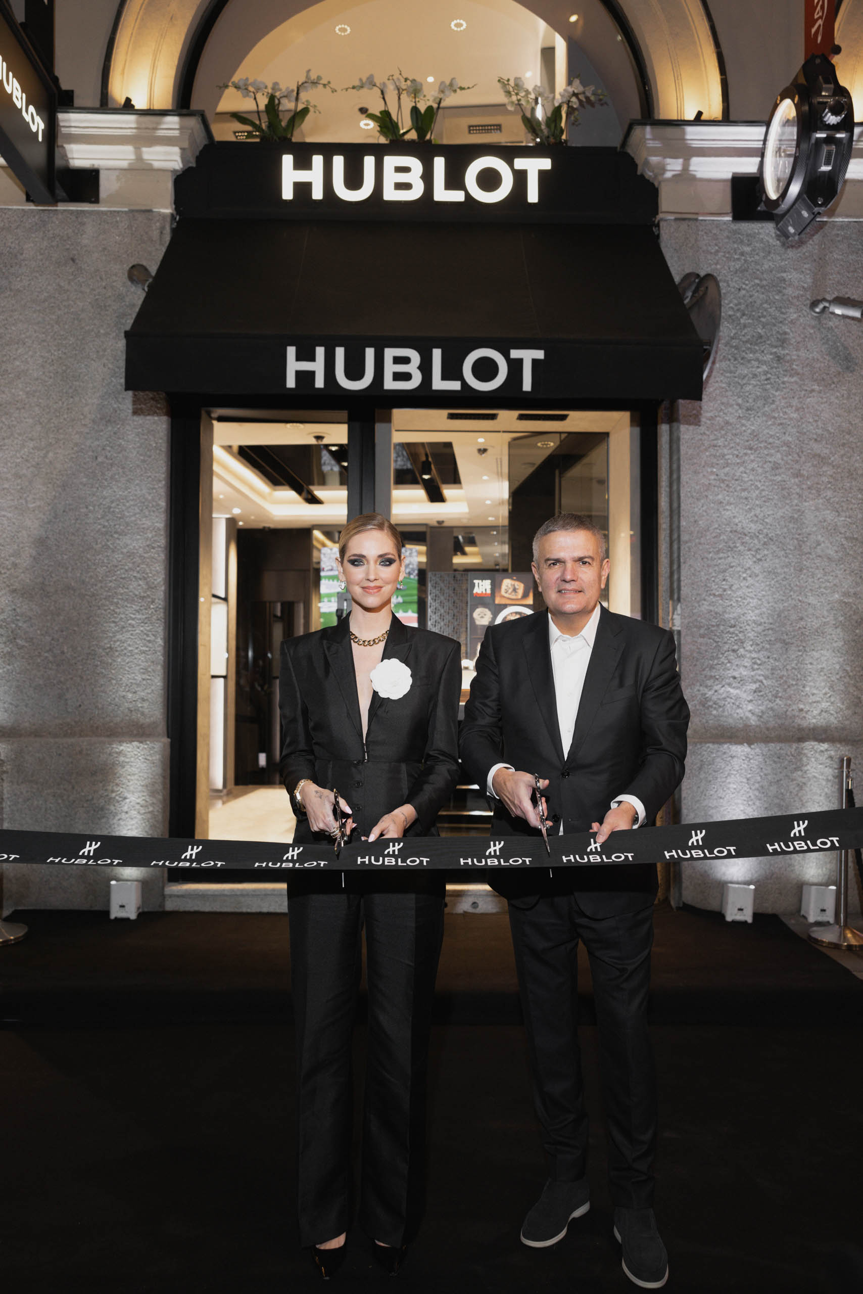 HUBLOT宇舶表米兰专卖店开幕仪式 - 宇舶表首席执行官里卡多•瓜达鲁普（Ricardo Guadalupe）与品牌大使琪亚拉·法拉格尼（Chiara Ferragni）参与现场剪彩仪式.jpg